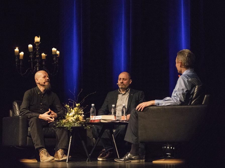 Kim Leine og Mads Peder Nordbo i samtale med litteraturkonsulent Michael Linde Larsen